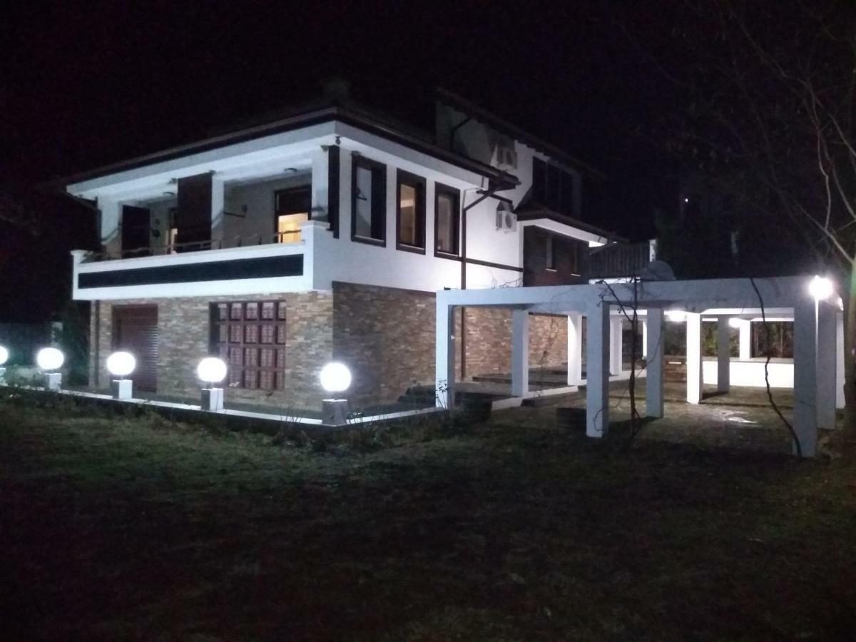 Къща За Гости "Мечта" Lyutibrod Kültér fotó