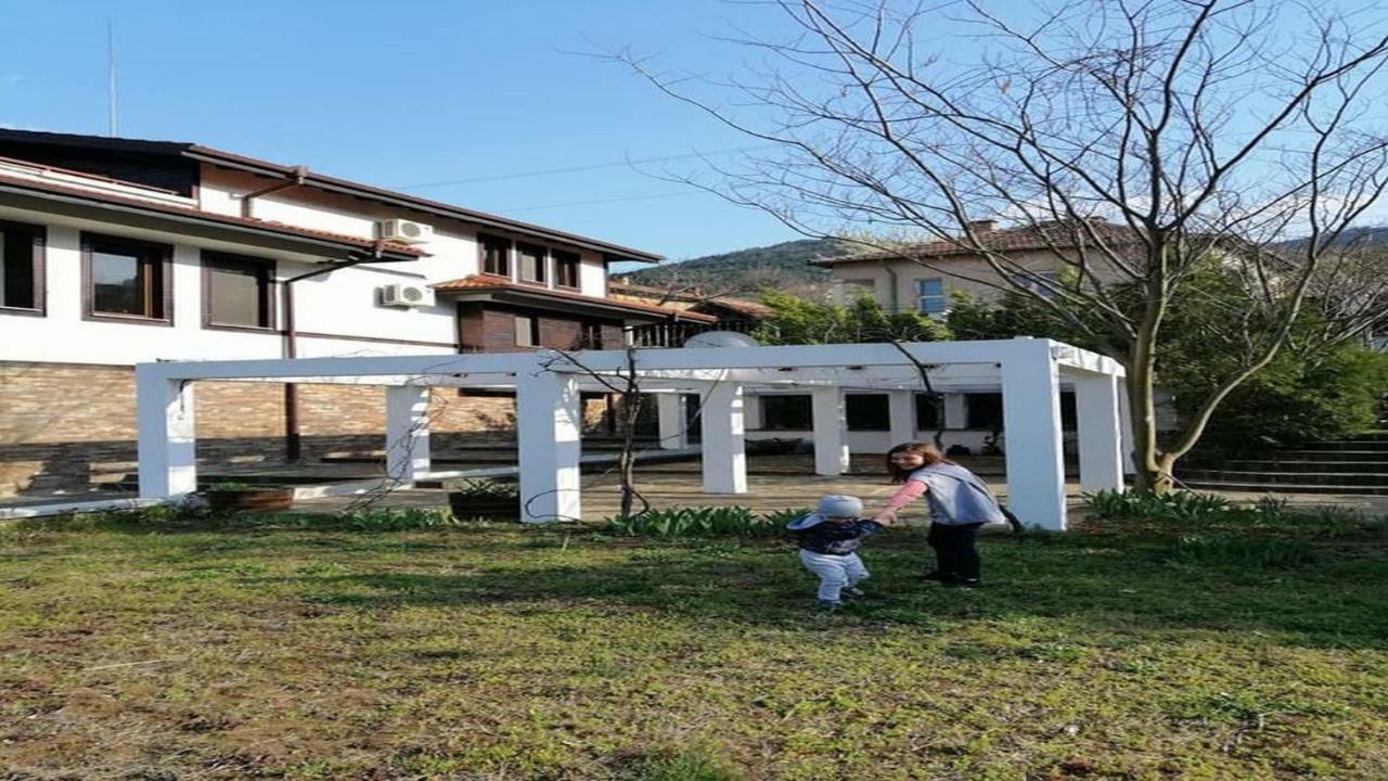 Къща За Гости "Мечта" Lyutibrod Kültér fotó